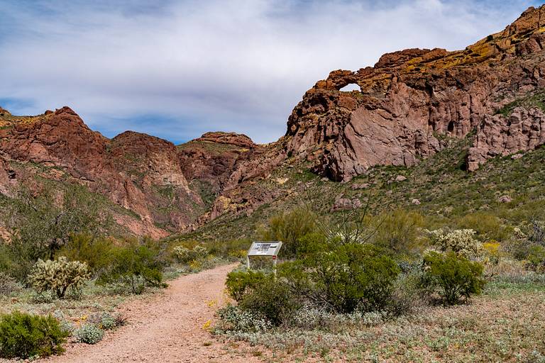 Arch Canyon Trail