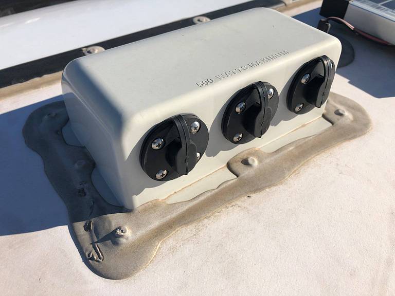 Unsafe Zamp Rooftop Solar Combiner Box
