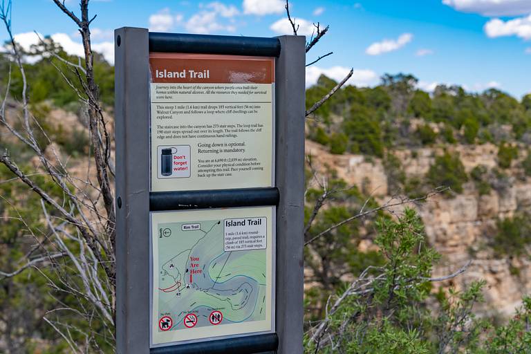 Walnut Canyon Island Trail