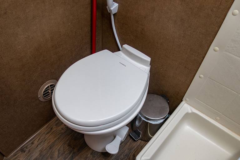 Dometic 310 RV Toilet