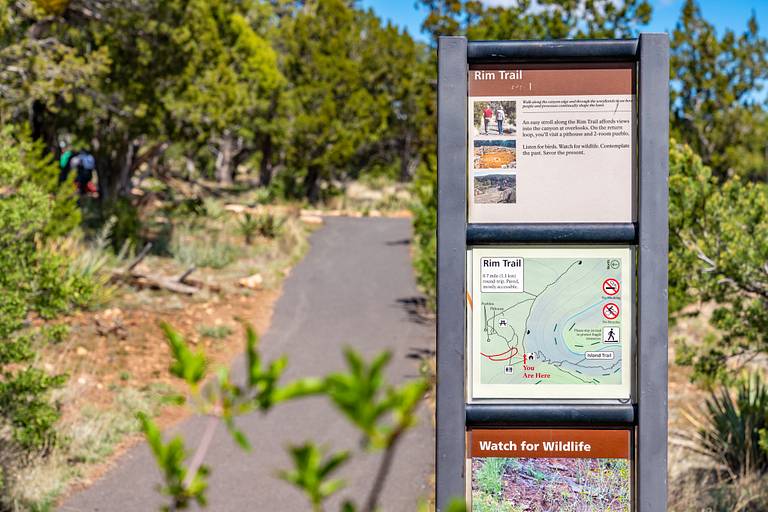 Walnut Canyon Rim Trail